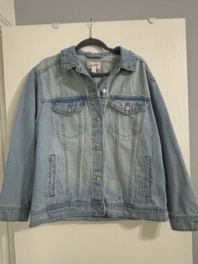 Universal Thread Light Wash Denim Jacket Women’s Medium NWT